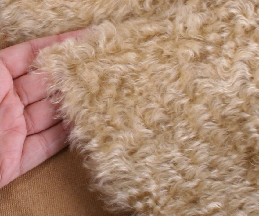 Mohair - Dicht gekruld - ca 25mm pool - lap 30x70cm - Beige (feb253)