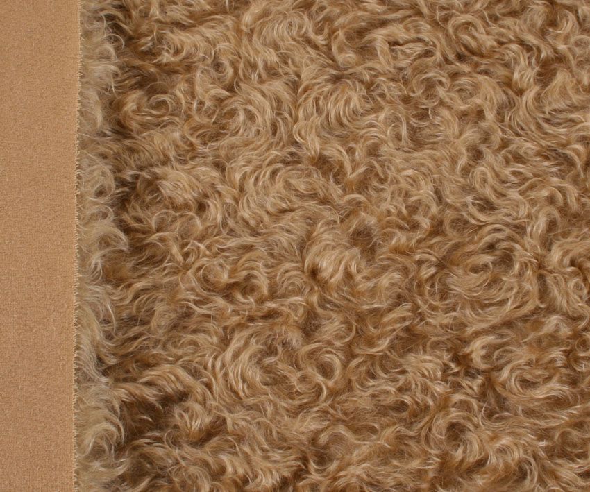 Mohair - Middeldicht gekruld - ca 41mm pool - 140 cm breed (4112)