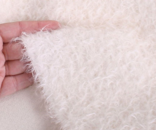 Mohair - Open / Middeldicht gekruld - ca 16mm pool - 140cm breed - wit - 151-055