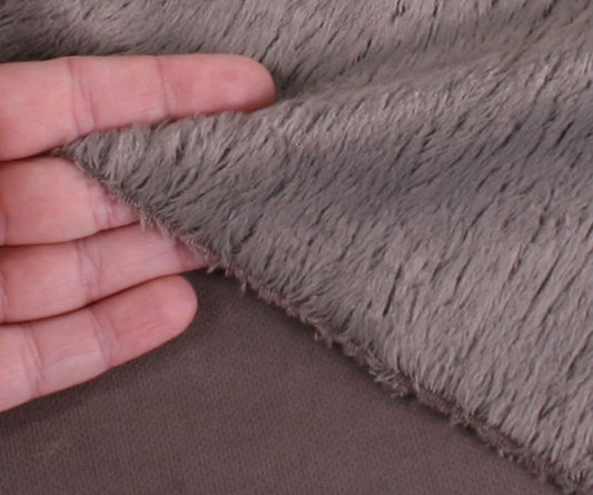 Viscose - middeldicht - recht - ca 6mm pool - 140 cm breed - taupe (4085)