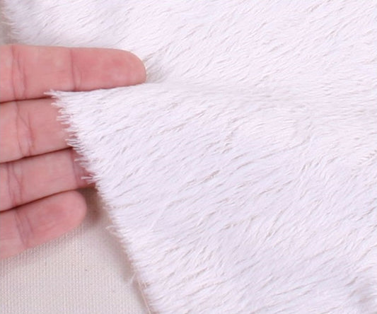 Viscose - middeldicht - recht - ca 6mm pool - 140cm breed - wit (4091)