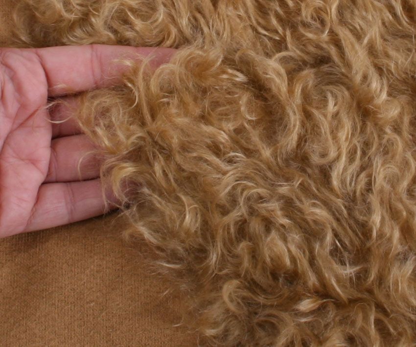 Mohair - Middeldicht gekruld - ca 41mm pool - 140 cm breed (4112)