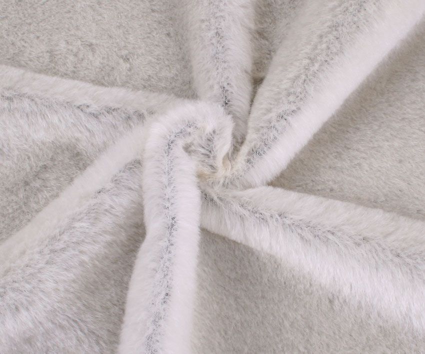 Nieuw! Mohair - middeldicht recht - pool ca 17mm - ijsbeerstof (4200)
