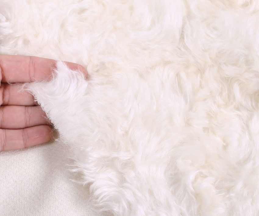 Mohair - Dicht gekruld - ca 24mm pool - 140 cm breed - (989)