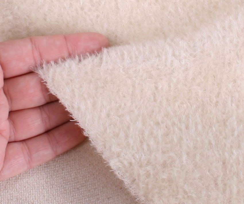 Nieuw! Mohair - dicht gekruld - ca 7mm pool - 140cm breed - RBS-30