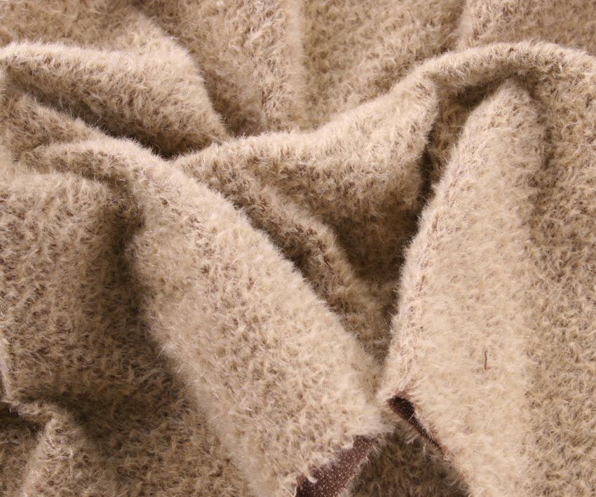 Nieuw! Mohair - dicht gekruld - ca 7mm pool - 140cm breed - RBS-31