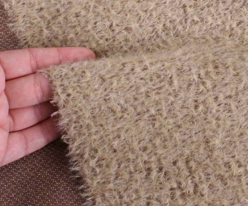 Nieuw! Mohair - dicht gekruld - ca 7mm pool - 140cm breed - RBS-31