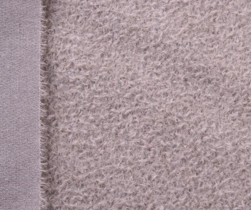 Nieuw! Mohair - dicht gekruld - ca 7mm pool - 140cm breed - RBS-35