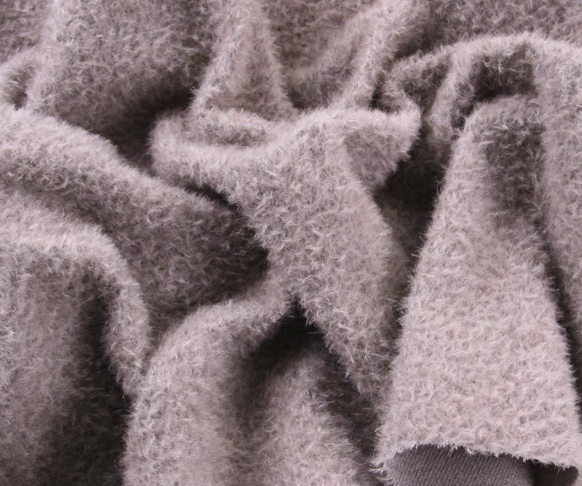 Nieuw! Mohair - dicht gekruld - ca 7mm pool - 140cm breed - RBS-35